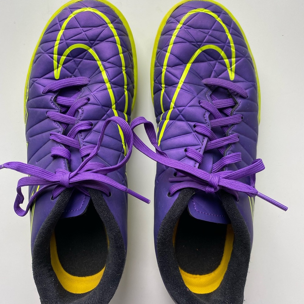Nike Kids Hypervenom Phelon Indoor Soccer Shoe Grape/Black/Volt- Size US 5Y
